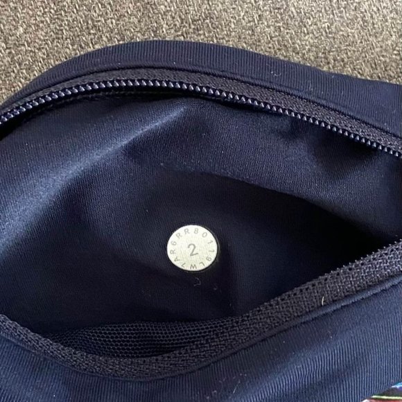 Lululemon Women's Speed Up low rise shorts SIZE 2 - Picture 3 of 6